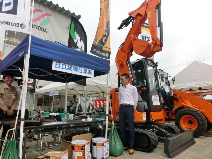 日立建機日本（株）さま　超小旋回ミニショベル、ホイルローダー等を出展です！