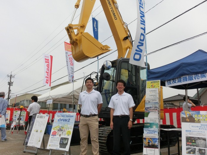 住友建機販売（株）さま　小旋回ショベル、アスファルトフィニッシャ等を出展です。